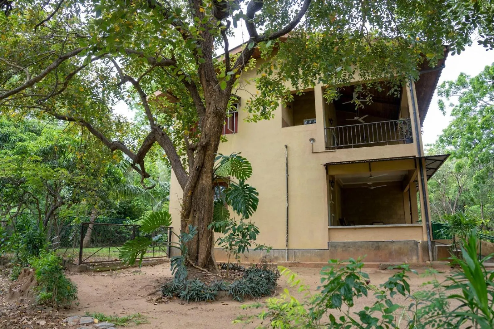 Upies Folly Lakeside Bungalow Hotel Habarana 0*,  Sri Lanka