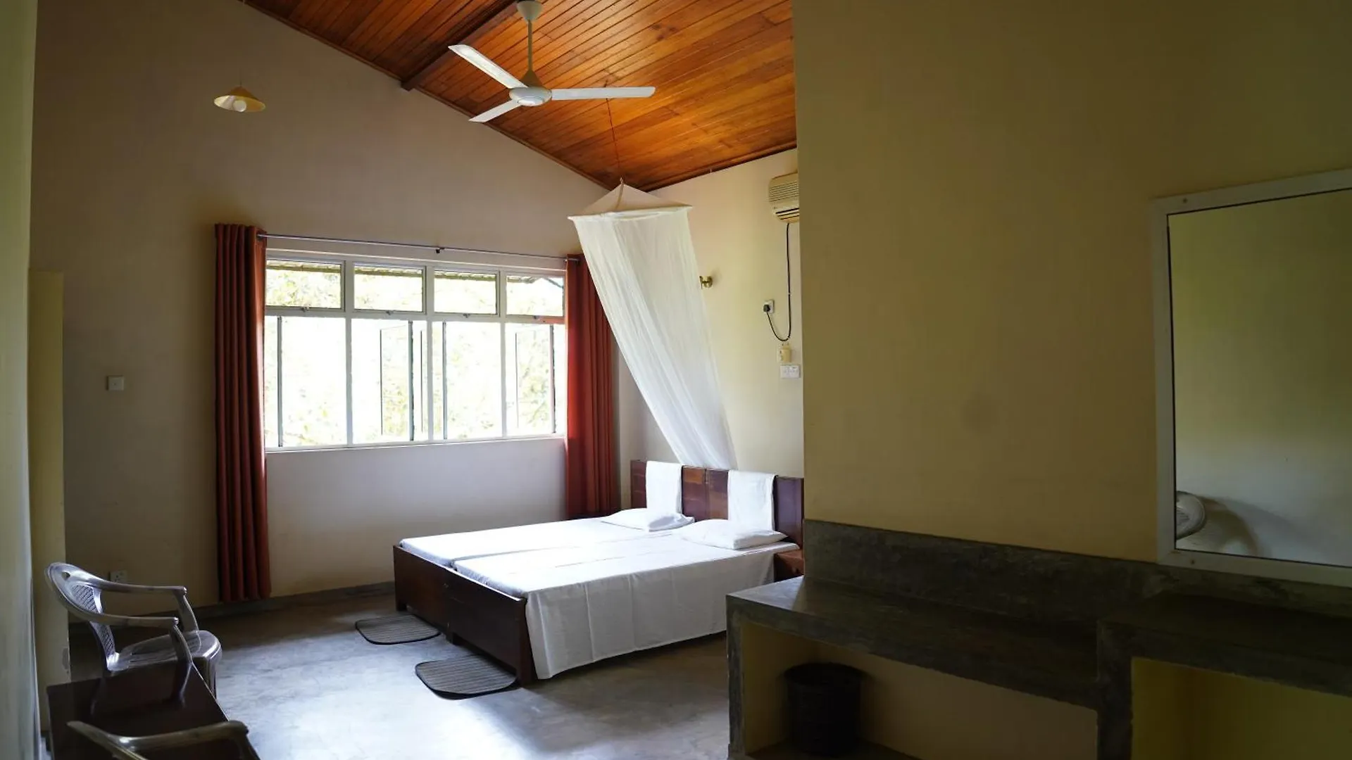 Upies Folly Lakeside Bungalow Hotel Habarana Guest house