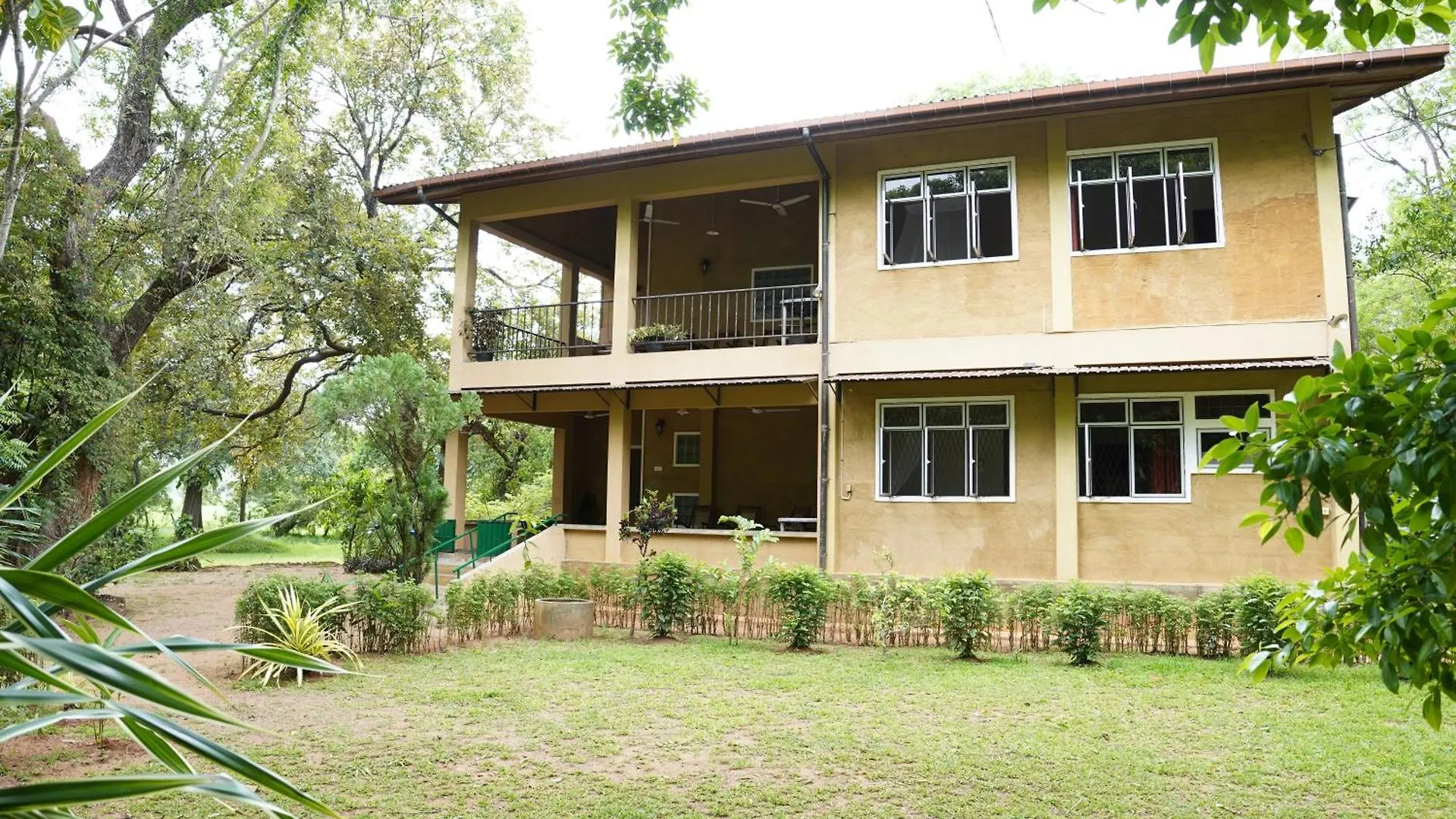Upies Folly Lakeside Bungalow Hotel Habarana 0*,  Sri Lanka